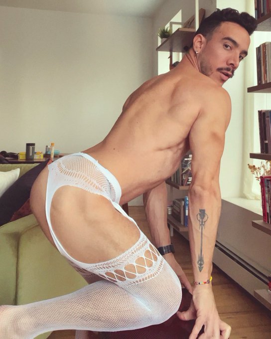 New gangbang date with @BreedFags  ??? stay tuned NYC  #CumDump #NoLOADrefused   #48LoadRecord ? https://t