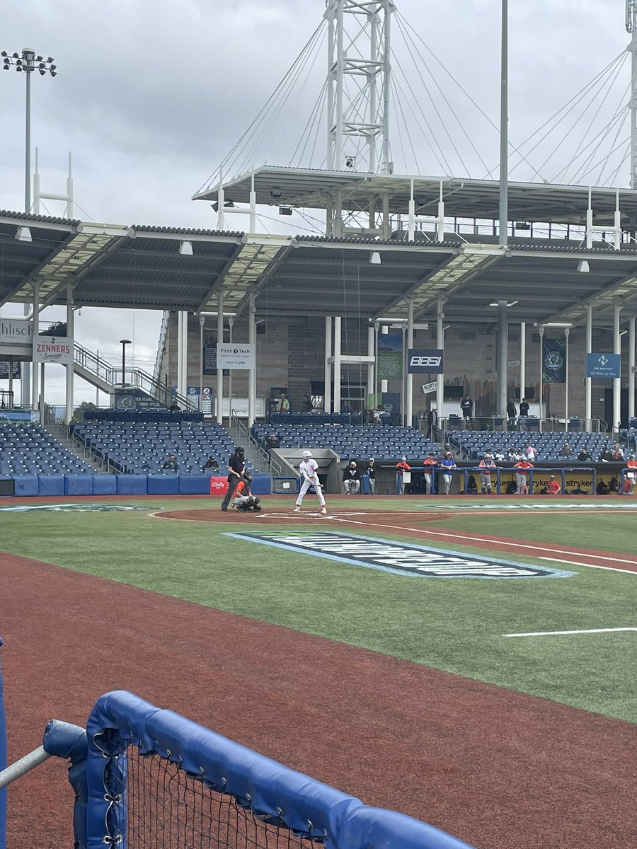 BigMattEnergy's tweet photo. Here in attendance for a 4A double header between #8 Hidden Valley and #3 Scappoose at Ron Tonkin https://t.co/yFFJyNqrhe