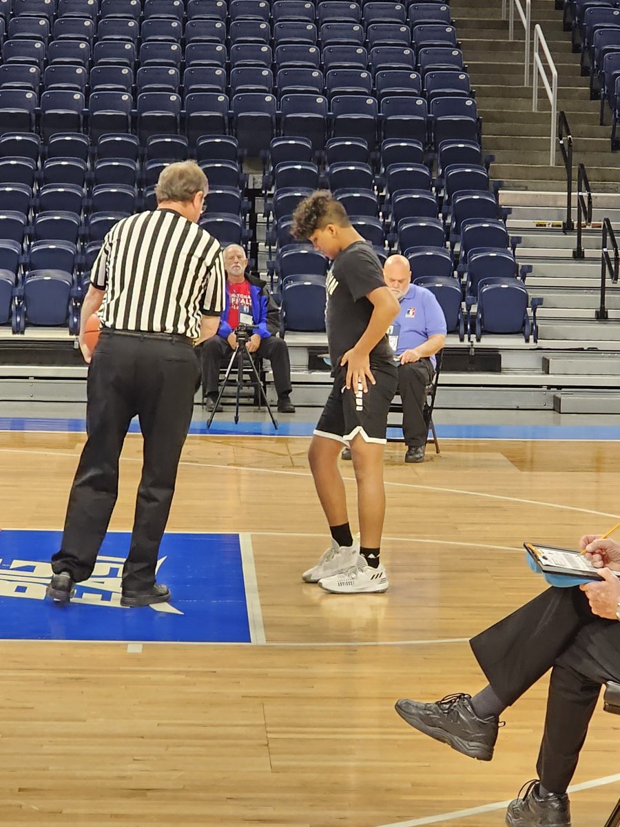 jasonkegler11's tweet photo. Stepping to the line to shoot at the National HoopShoot Finals Contest!! #HoopShoot https://t.co/snNJrRUECK