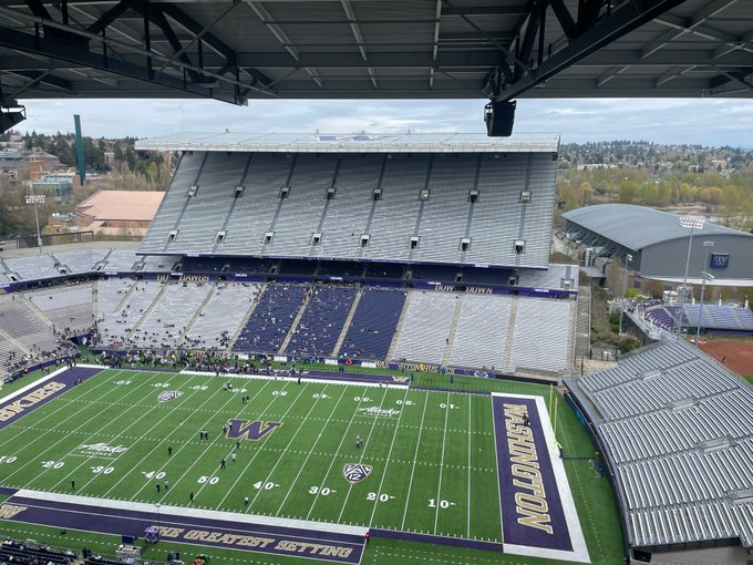 owentooelve's tweet photo. 2022 spring game           2023 spring game

11 wins and you can't even bring back the purple smoke? tragic. https://t.co/8mOLFhdrSn