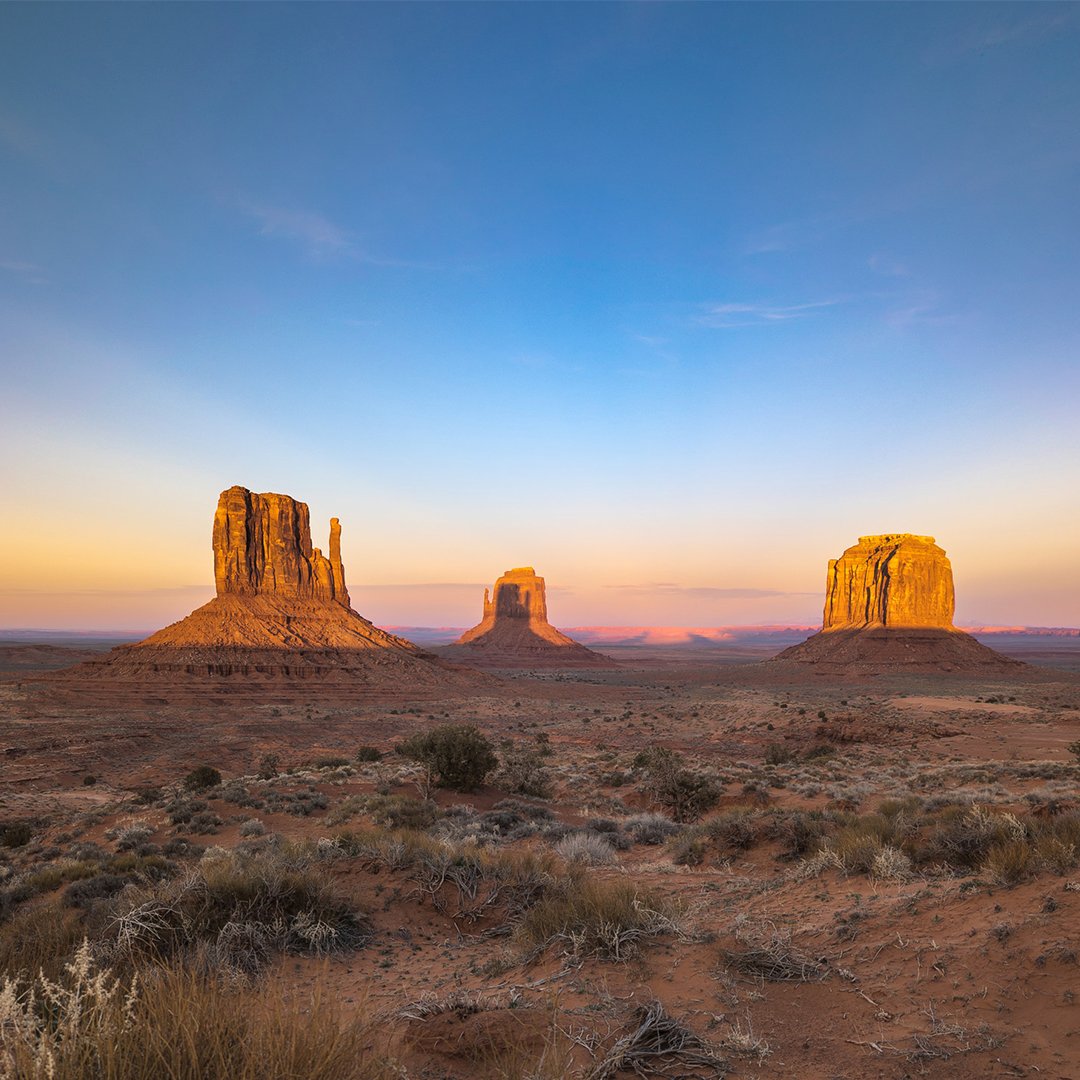 madebygoogle's tweet photo. Oh what a wonderful world. 🌎

Happy #EarthDay! Check out all these gorgeous photos #TeamPixel shared with us this month. ⬇️

A pastel sky keeps watch over the grand landscape of Monument Valley, Arizona.

📷: Roy.coffee83 (IG)

(1/5) https://t.co/mtalinhvHA