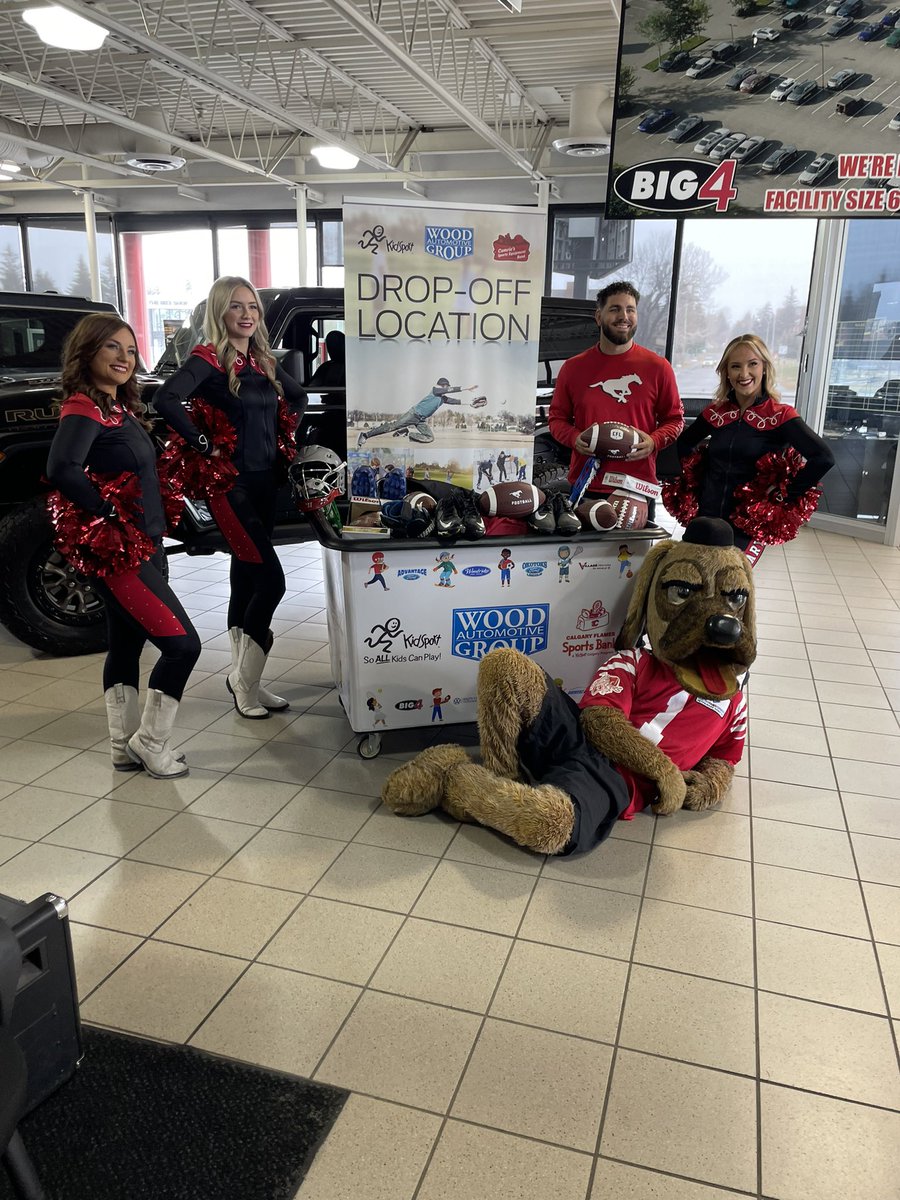 Colton Hunchak, the @StampOutriders and Ralph at Big 4 Motors yesterday for the Kid Sport drive!