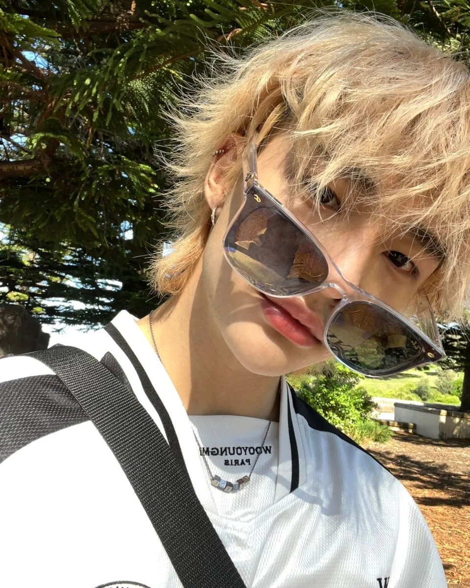 _MonsterHighRP's tweet image. ☠︎ : 𝕹ome: Taylor Noir.
☠︎ : 𝕾hape: Hyunjin (Stray Kids).
☠︎ : 𝕬niversário: 17 de fevereiro.
☠︎ : 𝕾exualidade: Bissexual.
☠︎ : 𝕾érie: 2° Ano.
☠︎ : 𝕻ais: Homem gato.