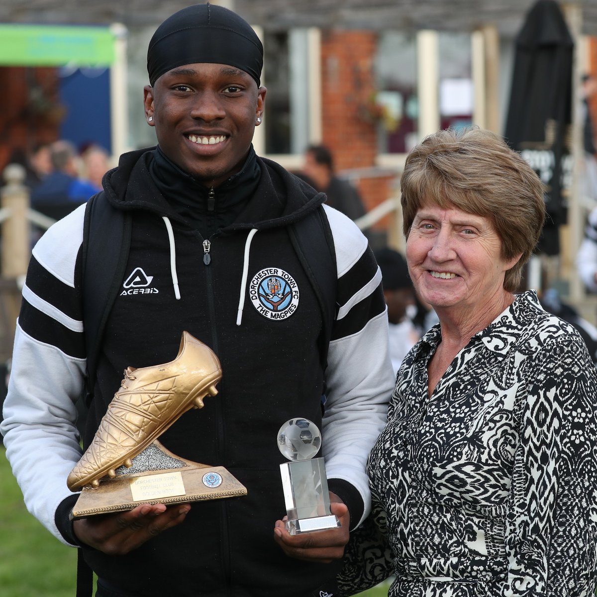 DorchTownFC's tweet photo. 🏆 | 𝗚𝗢𝗟𝗗𝗘𝗡 𝗕𝗢𝗢𝗧 𝗔𝗪𝗔𝗥𝗗

@shaquille10_ was the winner of The Magpies 2022/23 Golden Boot Award

The striker finished the season as our top scorer with 13 goals in his first season at The Avenue 

Congratulations Shaq! 👏

#WeAreDorch⚫️⚪ https://t.co/qSxAsYsyFt