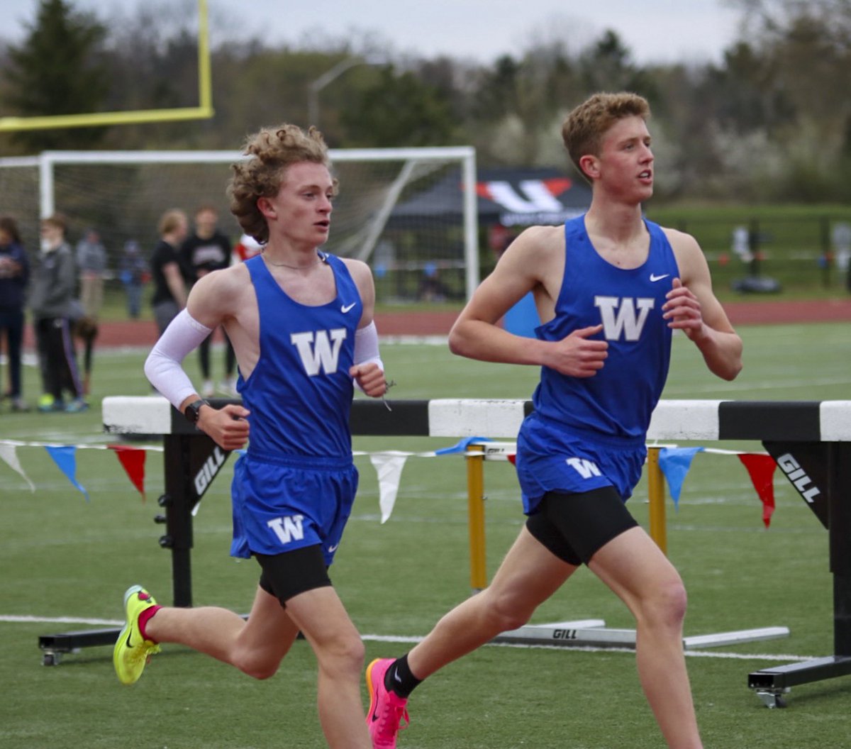 Good job to our runners who ran at Oakland University yesterday! Everyone had a great race. Shout out to Alisia Olteanu for coming in second place in the mile and to the girls 4x800 for coming in second place too!!!