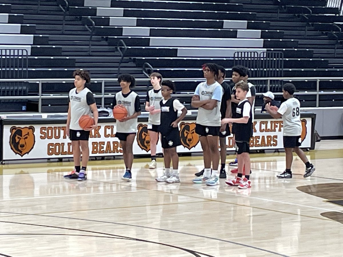 KJackson96715's tweet photo. Pictures from my jr mavericks combine https://t.co/lt7ZpVqA9P