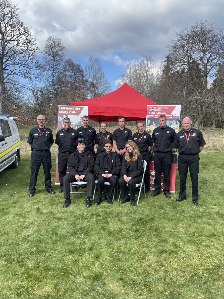 Out today supporting Balmoral Fire Crew at the Run Balmoral Event. Big thanks to the Crew from <a href="/R60Gordonstoun/">R60 Gordonstoun Volunteer Unit</a> for coming down to help out. Great engagement with HFSV generated and potential new recruits inquiring about becoming an “On Call Firefighter” <a href="/toshie48/">Ewen McIntosh</a> <a href="/SFRSYourSafety/">Scottish Fire and Rescue Service – Your Safety</a>