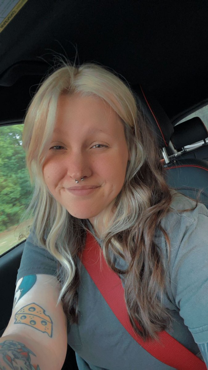 IronTron_'s tweet photo. i put blonde back in my hair. 😅 https://t.co/suT0p94eJ0