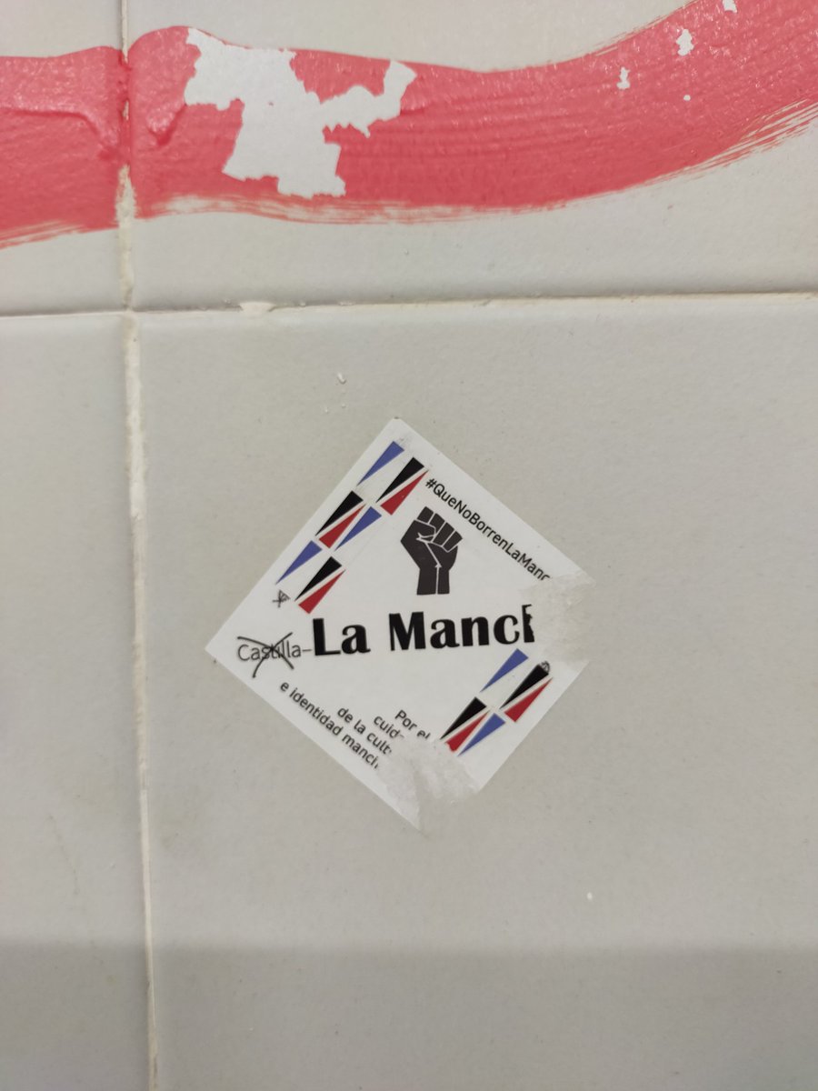 Me envían esta foto del lavabo del Mercat de les flors, un teatro de danza, de Barcelona. ¿Has sido tú, @LaManchaImporta?