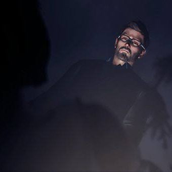 poloniofus's tweet photo. quando descobrimos que quem estava por trás de todos os desaparecimentos e mortes das garotas de arcadia bay era o professor jefferson 💀

como essa cidade consegue abrigar tanta gente podre? https://t.co/vYPXMLuK1g