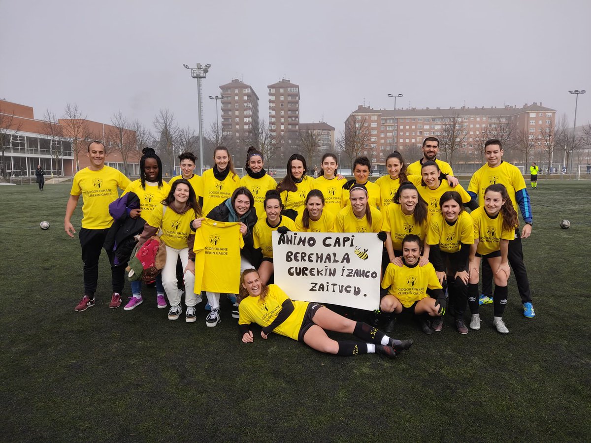 cdlakua's tweet photo. Temporadon de nuestras chicas del femenino vasca que se mantienen de forma matemática un año más en la categoría. 
Zorionak chicas! 👏🏼👏🏼👏🏼
Esto también es tuyo Capi @Oihane_21 
⚽️⚽️🐝🐝💛💛 https://t.co/3n8JODlJyd