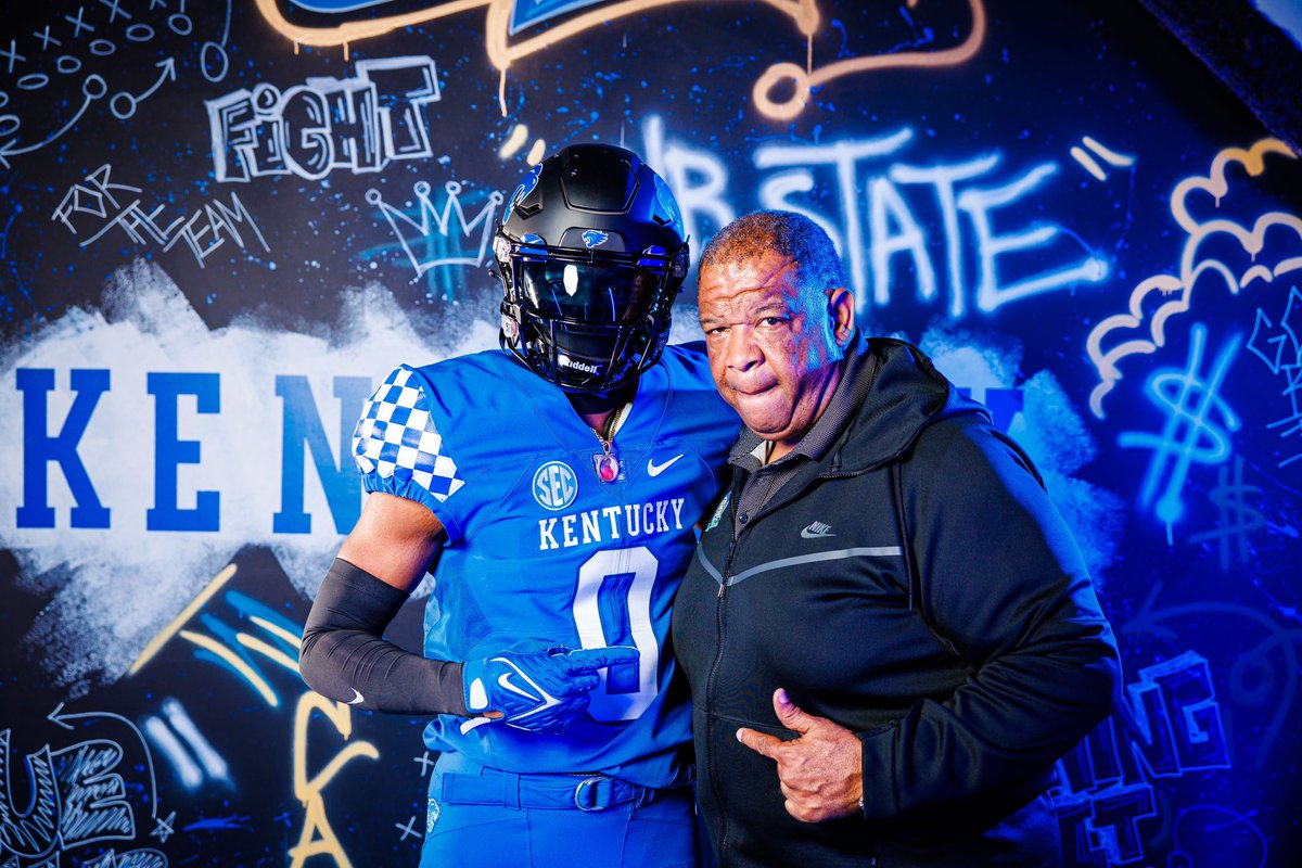 23kMarion's tweet photo. Had a great great time at The University of Kentucky 💙 thanks to @vincemarrow , @cjconrad1 , &amp; @UKCoachStoops 💙💙 Cant wait to come back 🤞🏾👀 https://t.co/98zHEZqT8b