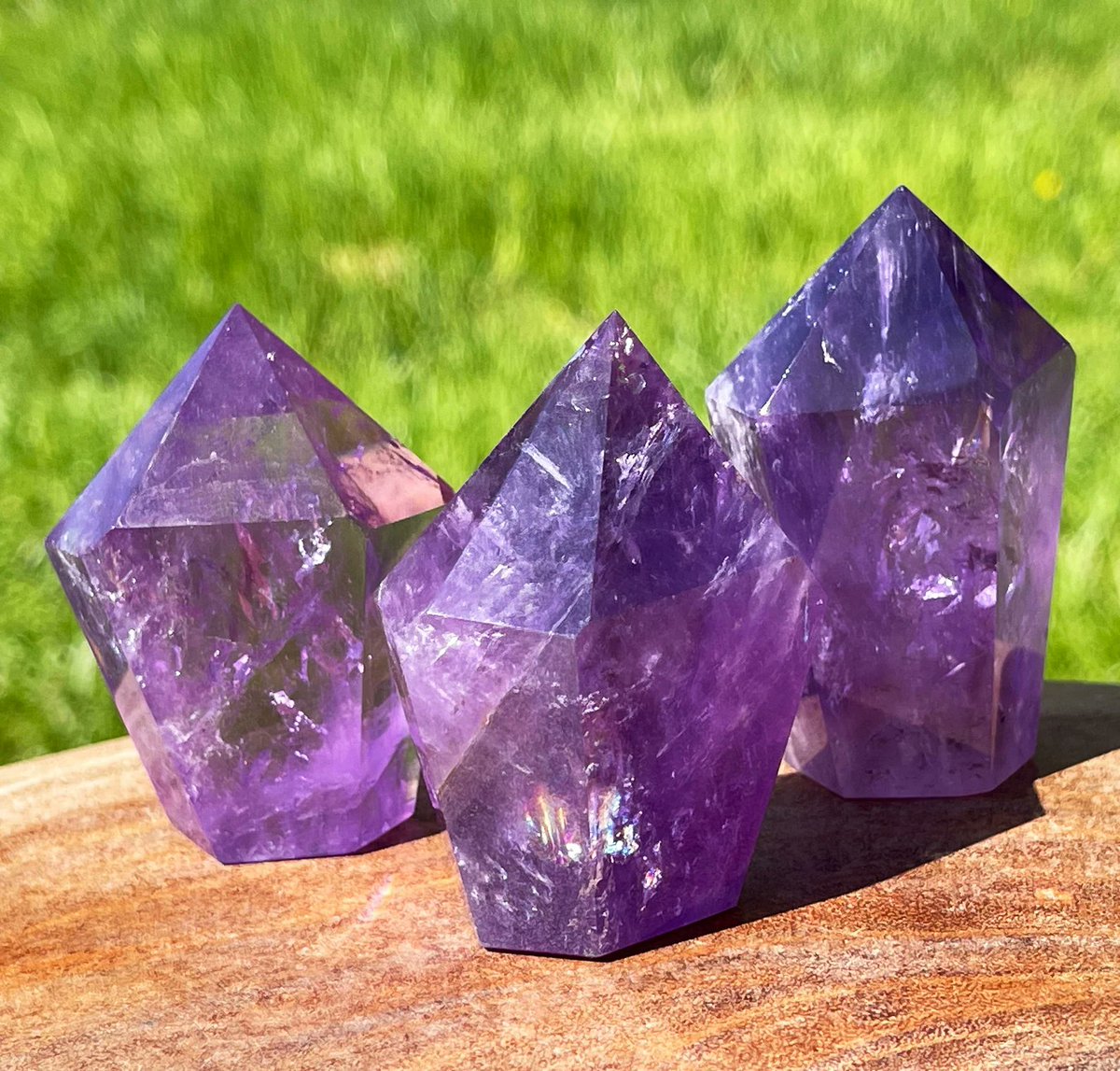 Boondockfinds's tweet photo. Amethyst Tower with Rainbows https://t.co/HIwrdCaCJO #Saturdayrocks #amethyst #etsyseller https://t.co/v734y3C8rC
