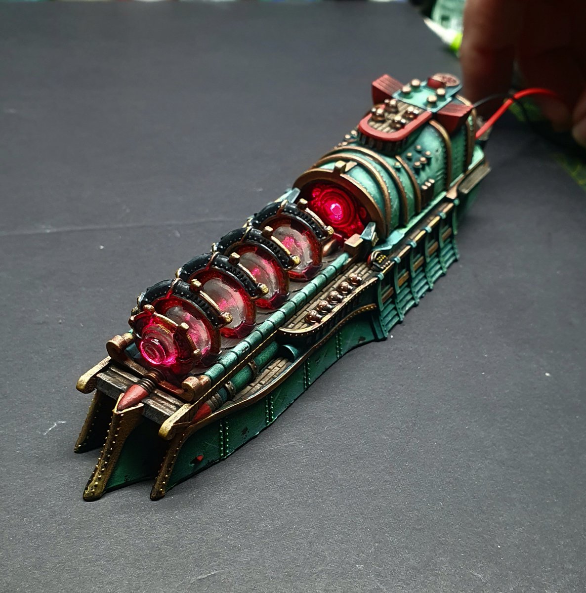 Eyecon74's tweet photo. Dystopian Matsumoto Generator Ship has magnifying lenses, so of course you need to add a laser diode in ! (perfectly safe, the lenses diffuse the laser, some people were concerned it would be melting their ships..)
#miniaturesgaming #steampunk #Dystopianwars #warcradle https://t.co/UzqKdGUl1j