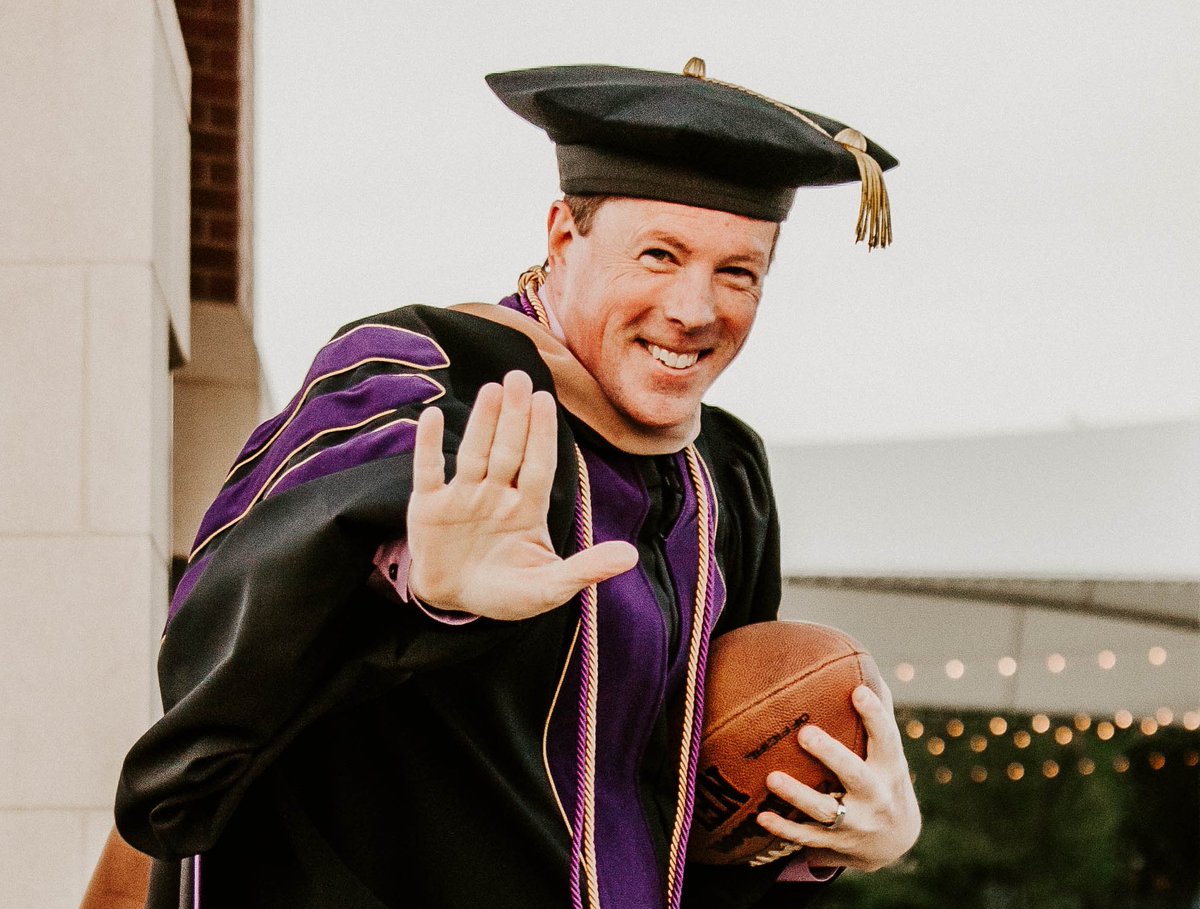 WesMcKinzie's tweet photo. Let us “regale” you with our graduation tales. #April28 #May5 #OCisHome #LopesUp🤘
📸: Kristen Klein https://t.co/eqORttplIW