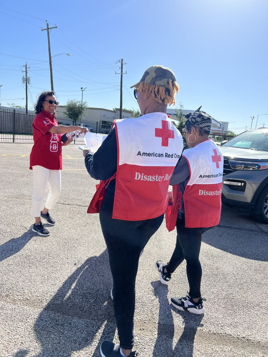 dst_HAC1913's tweet photo. To learn how you can have a free smoke alarm installed in your home call the American Red Cross @ (713) 313-5315 #DST1913 #DSTHAC1927 #LocalProjects #AmericanRedCross https://t.co/NPoEmZpFFY
