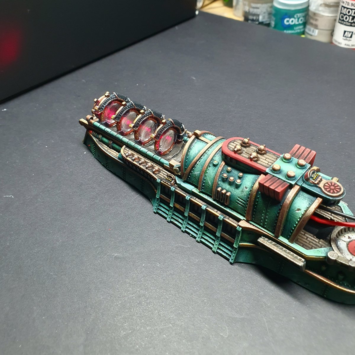Eyecon74's tweet photo. Dystopian Matsumoto Generator Ship has magnifying lenses, so of course you need to add a laser diode in ! (perfectly safe, the lenses diffuse the laser, some people were concerned it would be melting their ships..)
#miniaturesgaming #steampunk #Dystopianwars #warcradle https://t.co/UzqKdGUl1j