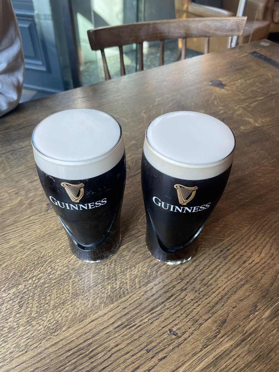Pubs often get a lot of stick for their handling of Guinness.. but fair play when they get it right …<a href="/GuinnessIreland/">Guinness Ireland</a> 
South coast doing it right 👍🏻 #Guinness #perfect