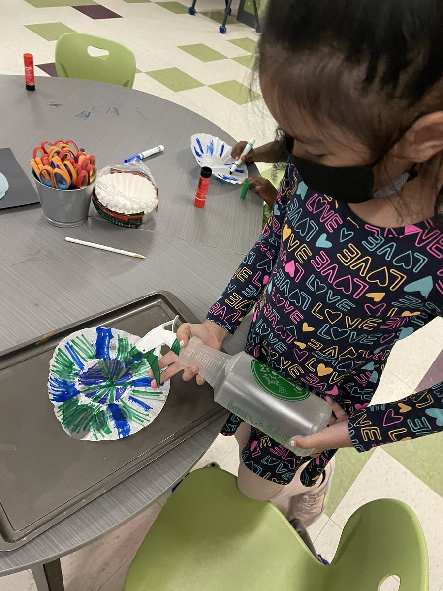 MrsVachonRECE's tweet photo. This week we’ve been appreciating our beautiful Earth! We have been discussing ways to clean up and take care of our planet. https://t.co/J8ASkS8t7U