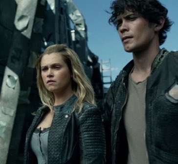 bellarkethinker's tweet photo. looking like they’re posing for a vogue cover https://t.co/ZhfFFRAwlD