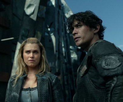 bellarkethinker's tweet photo. looking like they’re posing for a vogue cover https://t.co/ZhfFFRAwlD