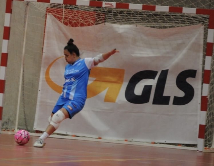 mcodeso's tweet photo. Empate 2-2 en el derbi OURENSANO.( ⚽️⚽️Ana)

🤦🤦🤦🤦
Locura lo de esta PORTERA.

4° jornada consecutiva marcando, 4 jornadas ,8 goles ..

Ufffff de locos 👏👏👏

Enhorabuena ⁦@LopezLastra4⁩ , 
Siempre verde 🍀🍀💚💚 .

#seguimosalonuestro https://t.co/XnNYN71CJW