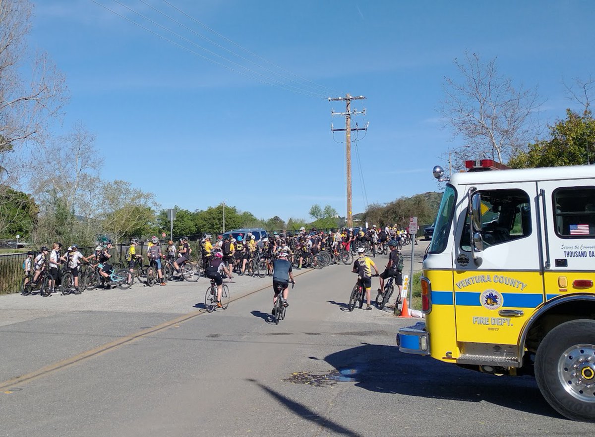 cmgrowell's tweet photo. Full NPHS #MTB team riding over to support one of our team members that was injured in the @WestlakeHS_CA  incident. She is recovering. Always impressive to see the full team together, especially for a great cause. Thanks to @jacknosco for organizing and @VCFD for the escort. https://t.co/rxVqvSZwMa