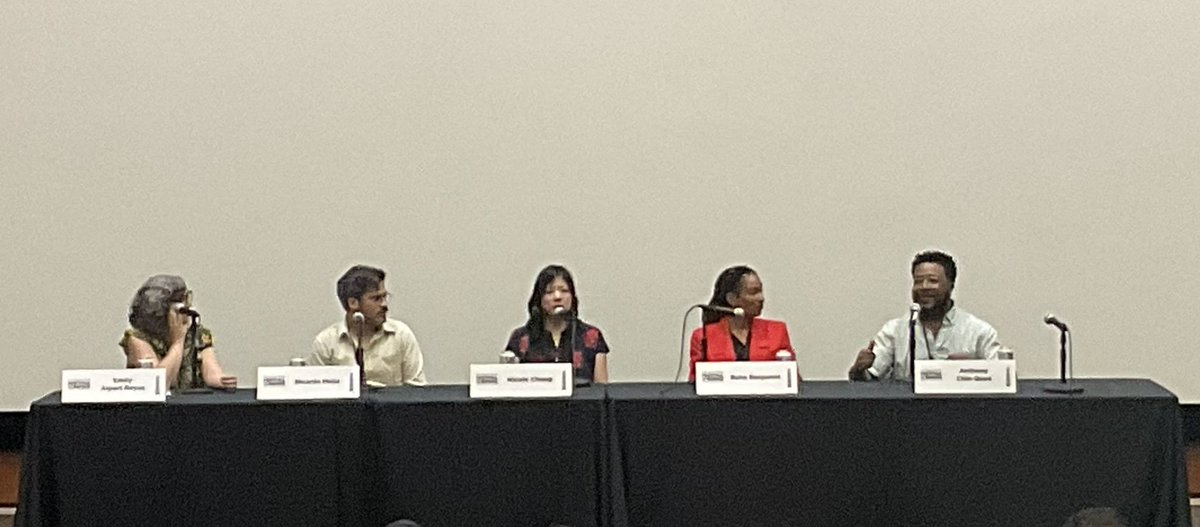 drdmaz's tweet photo. You know you’re at the “inside healthcare” @latimesfob session when ALL of the panelists are still on twitter
@riconuila @ruha9 @AlpertReyes @CQ__MD @nicolesjchung
#sharedexperience
#read2grow #read2heal #write2heal https://t.co/fhuJTBcIMq