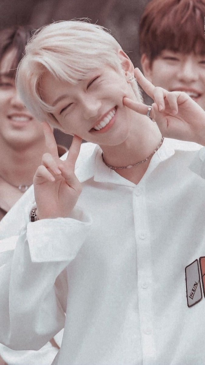Janeth_Okey's tweet photo. @FLX_Protect @skzinfoesp felix stray kids sunshine 
✨❤🐣❤✨
#ProtectFelix https://t.co/yAWXemRi9n