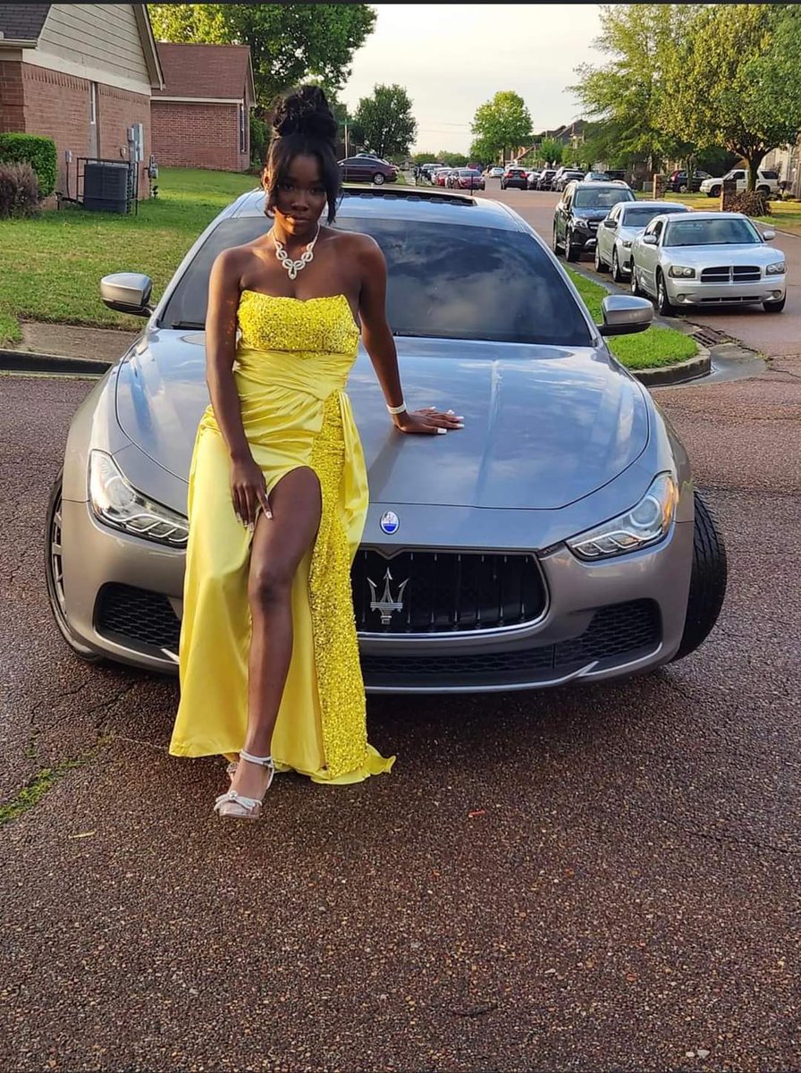 SouthwindTF's tweet photo. Southwind prom 2023 senior distance runner layloni  bowden #trackgirlsatprom @laylonnii https://t.co/GN60LeIWQG