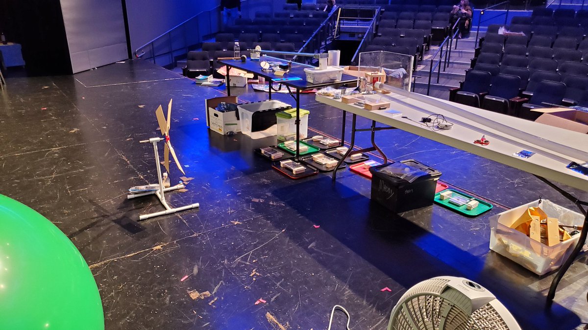 <a href="/zkossover/">Marc 'Zeke' Kossover</a> of the <a href="/exploratorium/">Exploratorium</a> <a href="/teacherinstitut/">Teacher Institute</a> gave our first keynote this morning. He came with a pile of demos including cut glass!
Never a dull moment at <a href="/NCNAAPT/">NCNAAPT</a>!