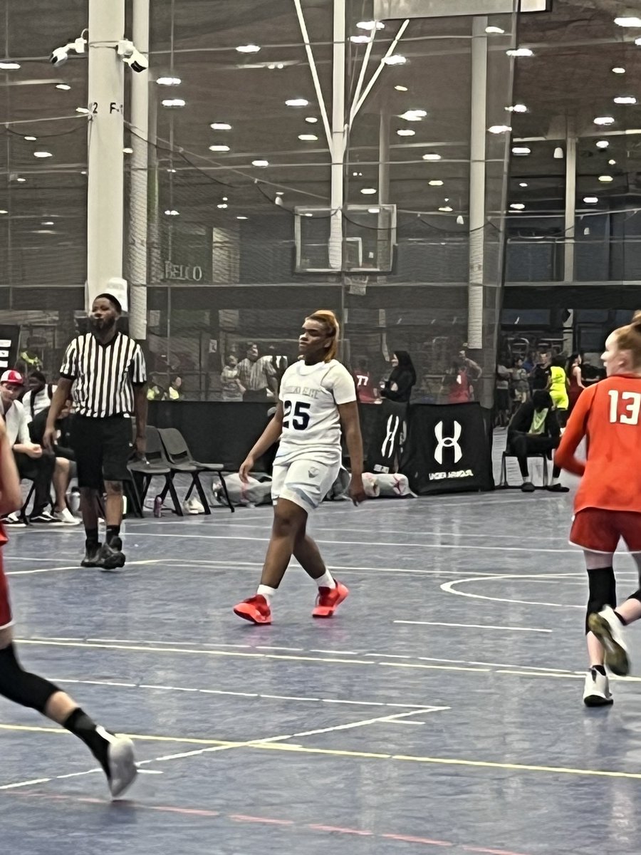 kaylincloud's tweet photo. Under Armour Session 1 #SpookyNook #ManheimPA https://t.co/Jzuc6mbmpi