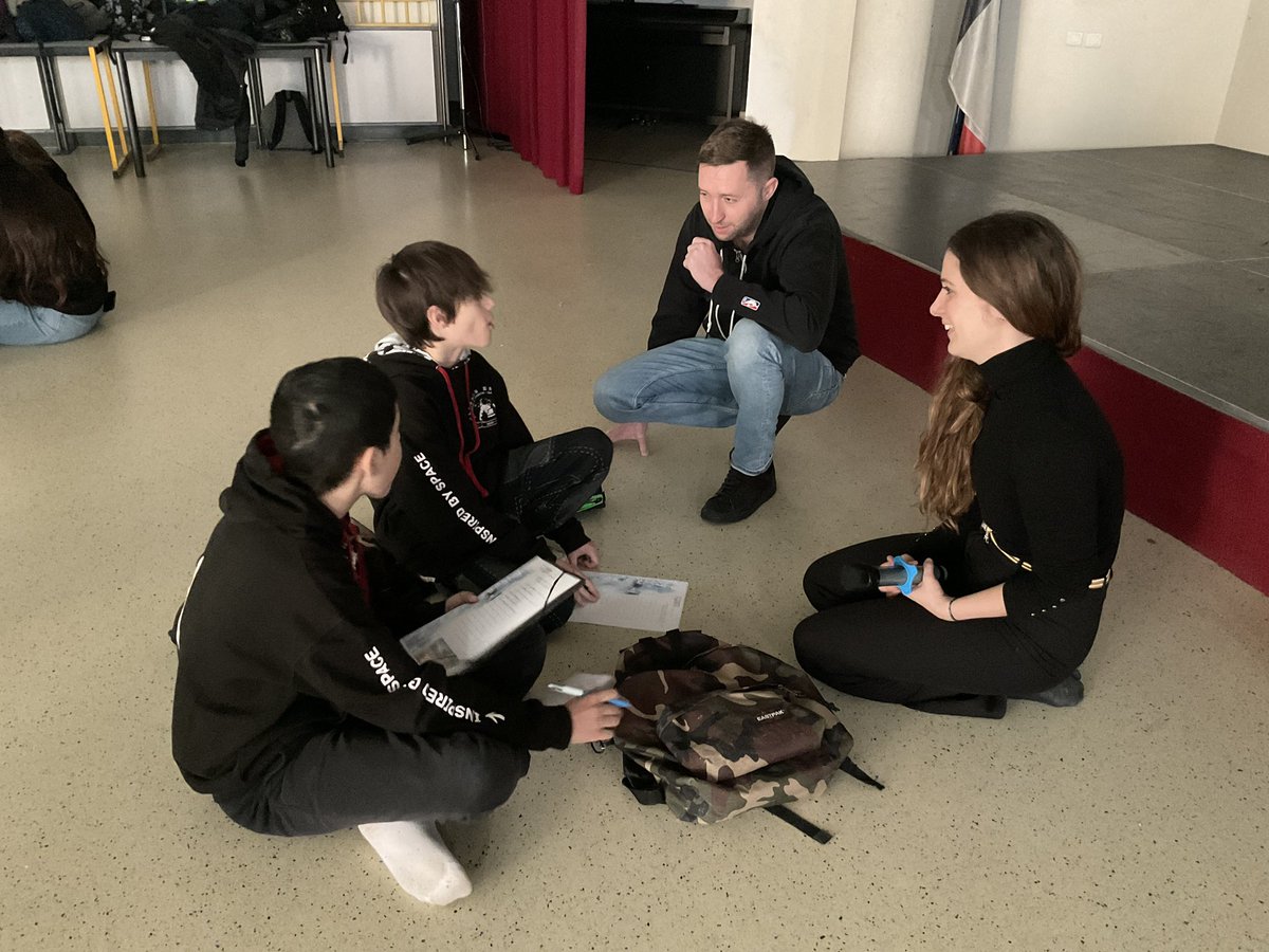 LaureHarel's tweet photo. Quand la pédagogie, l’Art, l’IA et l’Espace se mêle, cela donne une journée exceptionnelle ! Merci aux fantastiques et si talentueux @art_in_space  et @PaulMarlier de nous avoir permis ce workshop tellement riche. https://t.co/DSxVq7wZy2