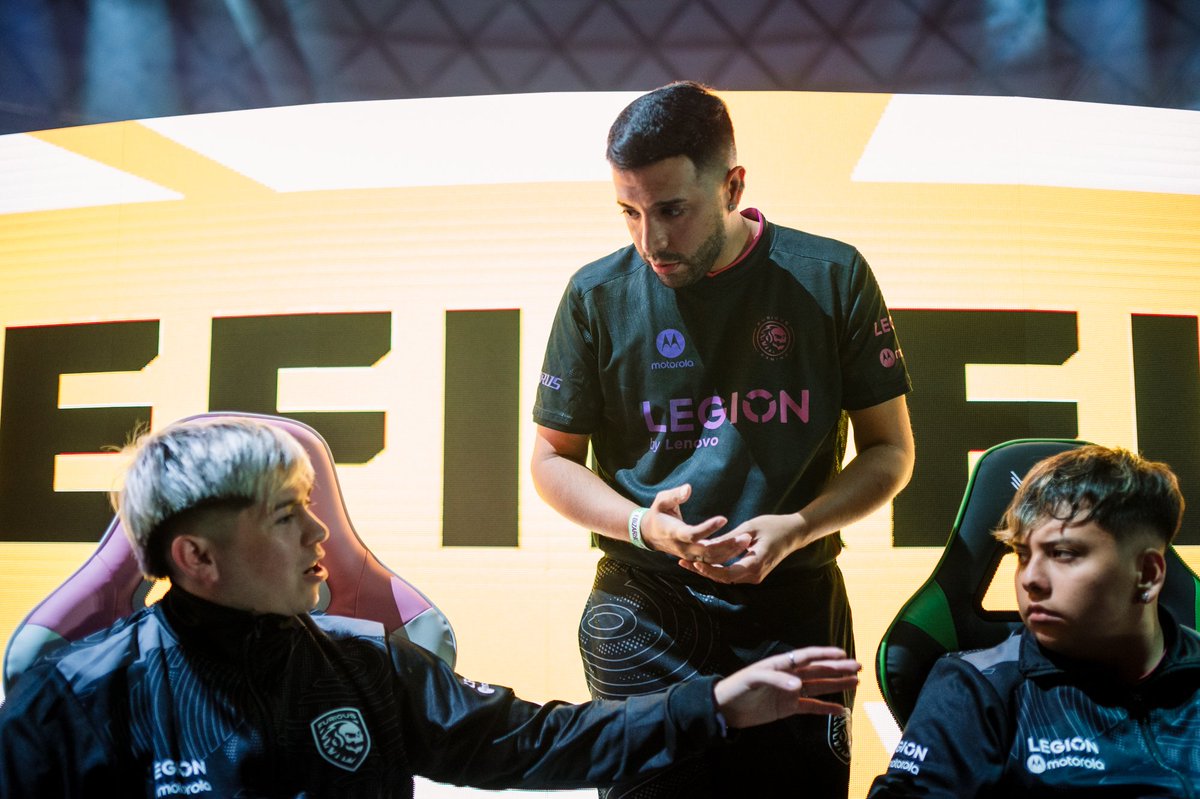 Crisrojo (@crisrojo_ok) on Twitter photo 