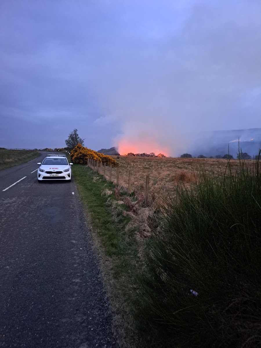 BallaterFire's tweet photo. Our Polaris ATV was requested 📟 to assist with an ongoing Wildfire down in Milngavie this afternoon. Considerable distance to go, but always happy to help. Stay safe guys 👍 https://t.co/n0xDwYqmhE