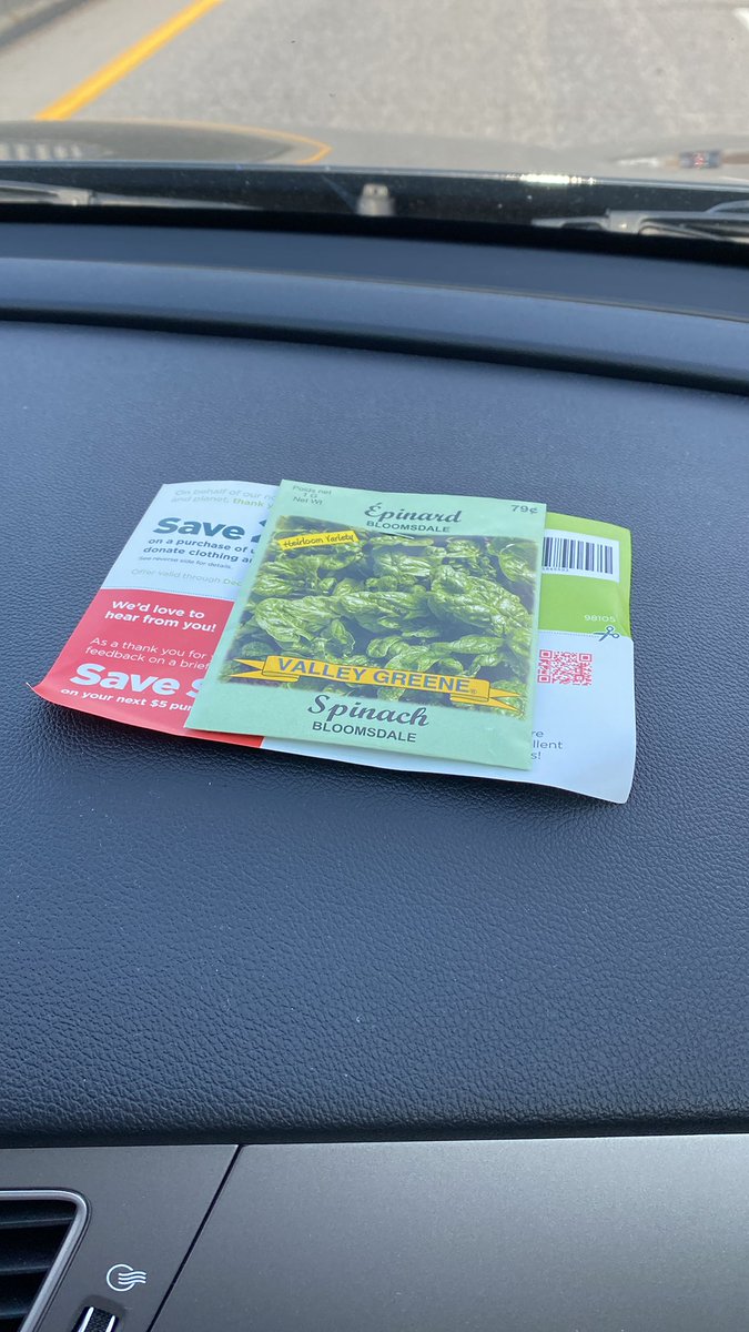 dulzoe18's tweet photo. Pour la #journeedelaterre , vous recevez un coupon et un packet de graines quand vous faites un don à Value Village! https://t.co/6HqRoTM7Vs