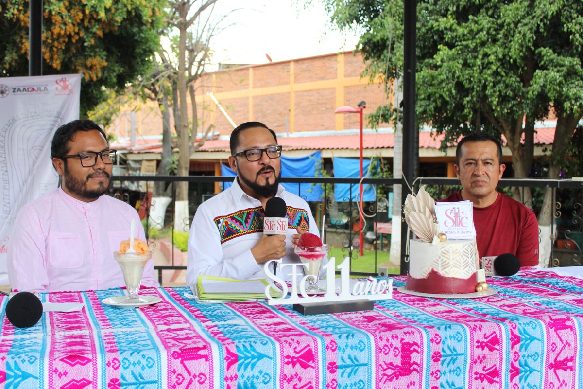 santacultura's tweet photo. Entrevistamos a Levy Méndez, #nevero tradicional y a Víctor Eslí Mendoza, quien como titular de la Dirección de Educación, Cultura y Deporte de #Zaachila, nos platica de su trabajo en esta comunidad. 
https://t.co/r7x2xTuSKE
@MpioZaachila 
Santa Cultura suena, se ve y se lee https://t.co/gervVhsovk