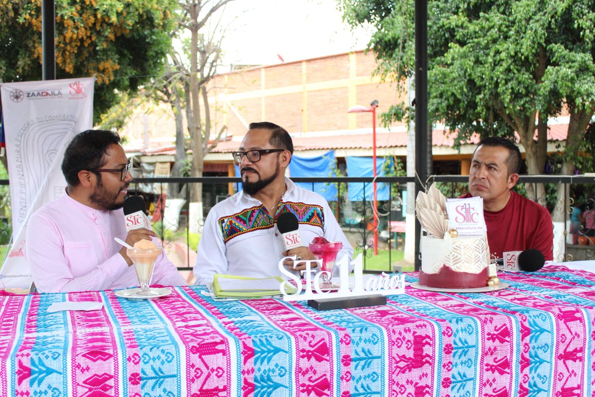 santacultura's tweet photo. Entrevistamos a Levy Méndez, #nevero tradicional y a Víctor Eslí Mendoza, quien como titular de la Dirección de Educación, Cultura y Deporte de #Zaachila, nos platica de su trabajo en esta comunidad. 
https://t.co/r7x2xTuSKE
@MpioZaachila 
Santa Cultura suena, se ve y se lee https://t.co/gervVhsovk