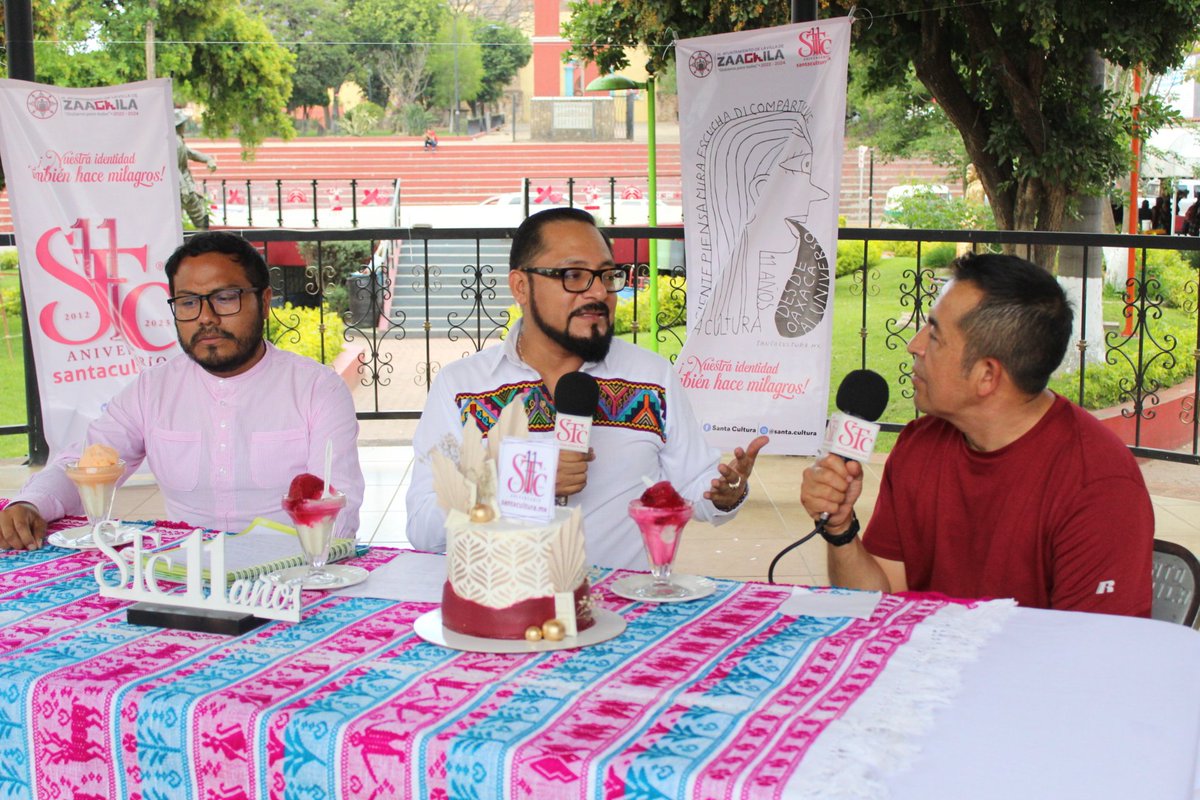 santacultura's tweet photo. Entrevistamos a Levy Méndez, #nevero tradicional y a Víctor Eslí Mendoza, quien como titular de la Dirección de Educación, Cultura y Deporte de #Zaachila, nos platica de su trabajo en esta comunidad. 
https://t.co/r7x2xTuSKE
@MpioZaachila 
Santa Cultura suena, se ve y se lee https://t.co/gervVhsovk