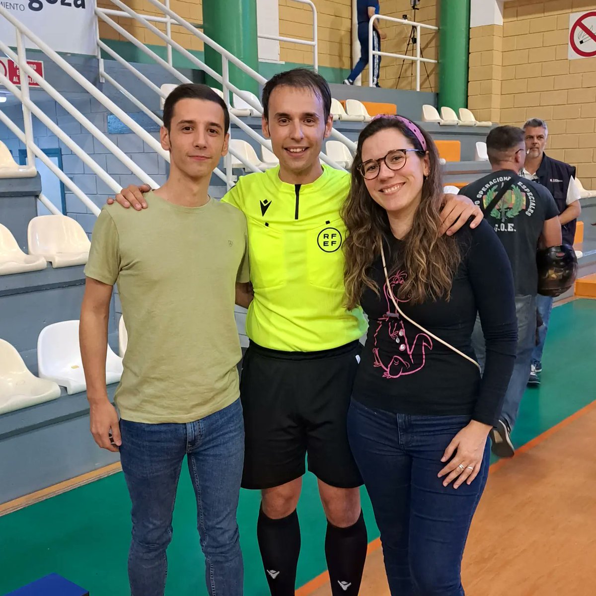 Edusierra_13's tweet photo. Que ilusión teneros hoy en la Grada @danisierra92 @PatriciaSebs y hayáis disfrutado del partidazo de hoy. 🤜🤛 #Refereeteam https://t.co/wVcAkbqIb6