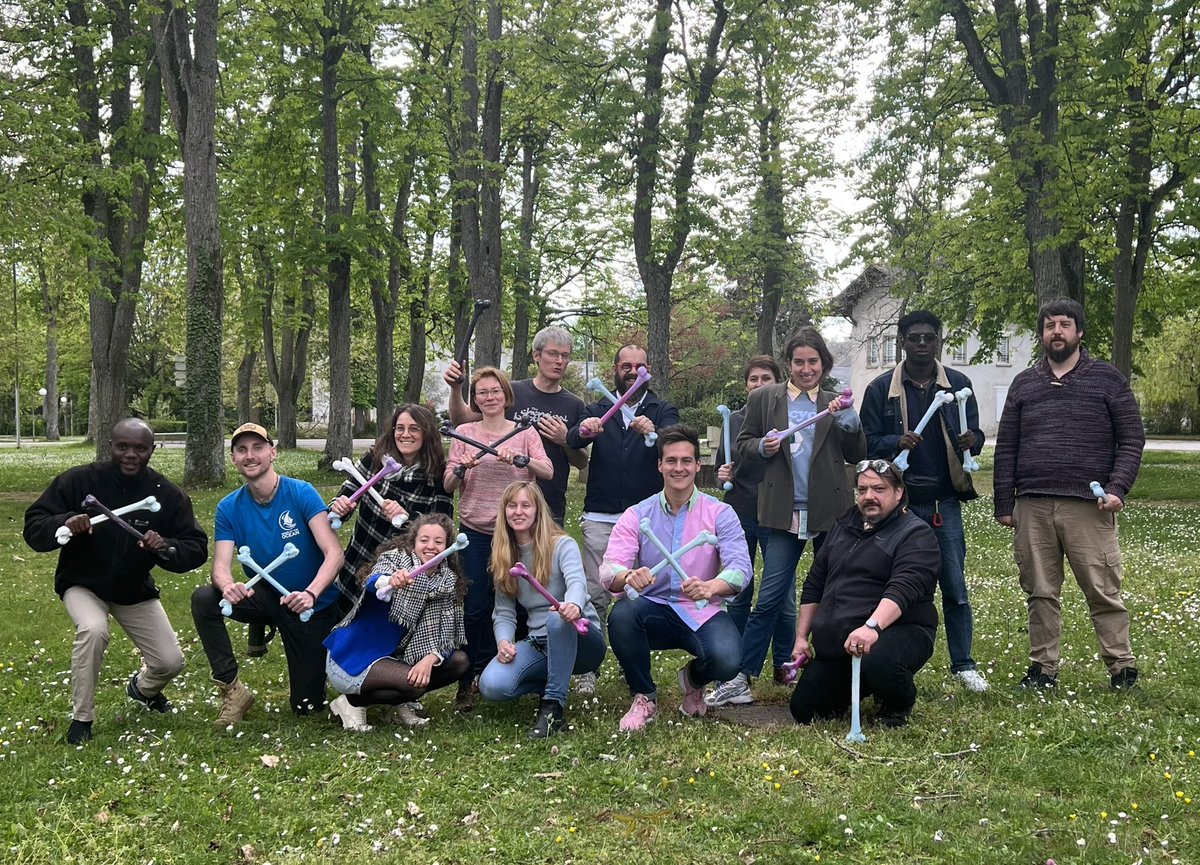 Aujourd’hui c’était l’AG de la fresque du plastique à Tours ! L’occasion pour beaucoup de se rencontrer en vrai pour la première fois 🙌

On a fémurs contre le plastique… 🦴