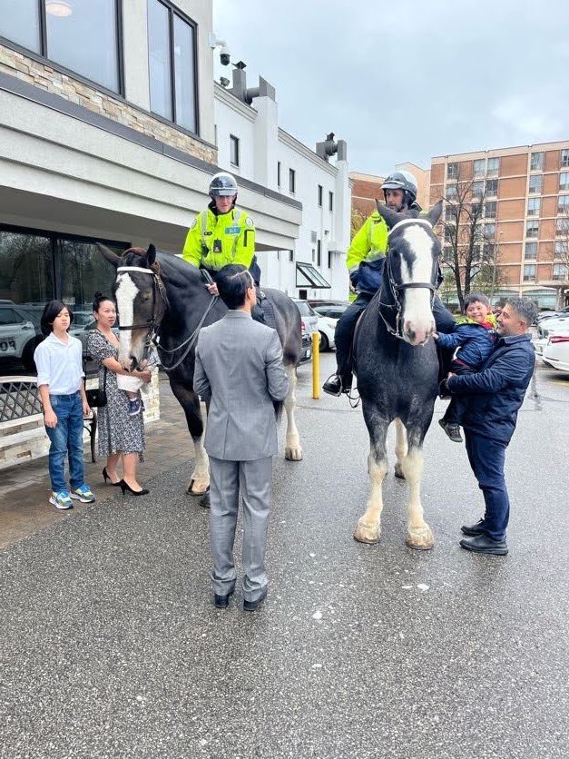 Officers were honoured to take part in the Multicultural Children’s Day Festival organized by the Turkish Culture and Folklore Society of Canada. @tkfdcanada @trsocietyofcan <a href="/turkishtoronto/">Turkish Toronto</a> @torontopolice @tps_cpeu @officervik @officerfarhan @tpaca1
