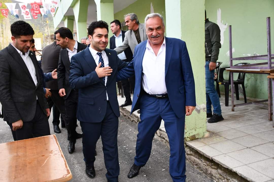 hakkibulut49's tweet photo. 📍 Karaağaç'tayız.

İl Başkanımız Kerem Şen, Mv. Adayımız İrfan Çelik ve parti teşkilatımız, dostlarımı ile beraber Karaağaç beldemizi ziyaret edip bayramlaştık.

İlgi ve alakalarından dolayı Belediye başkanı Suphi Bayramoğlu ve belde sakinlerine teşekkür ederiz. https://t.co/rTk8yRcsQW