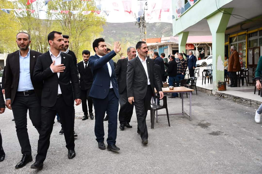 hakkibulut49's tweet photo. 📍 Karaağaç'tayız.

İl Başkanımız Kerem Şen, Mv. Adayımız İrfan Çelik ve parti teşkilatımız, dostlarımı ile beraber Karaağaç beldemizi ziyaret edip bayramlaştık.

İlgi ve alakalarından dolayı Belediye başkanı Suphi Bayramoğlu ve belde sakinlerine teşekkür ederiz. https://t.co/rTk8yRcsQW