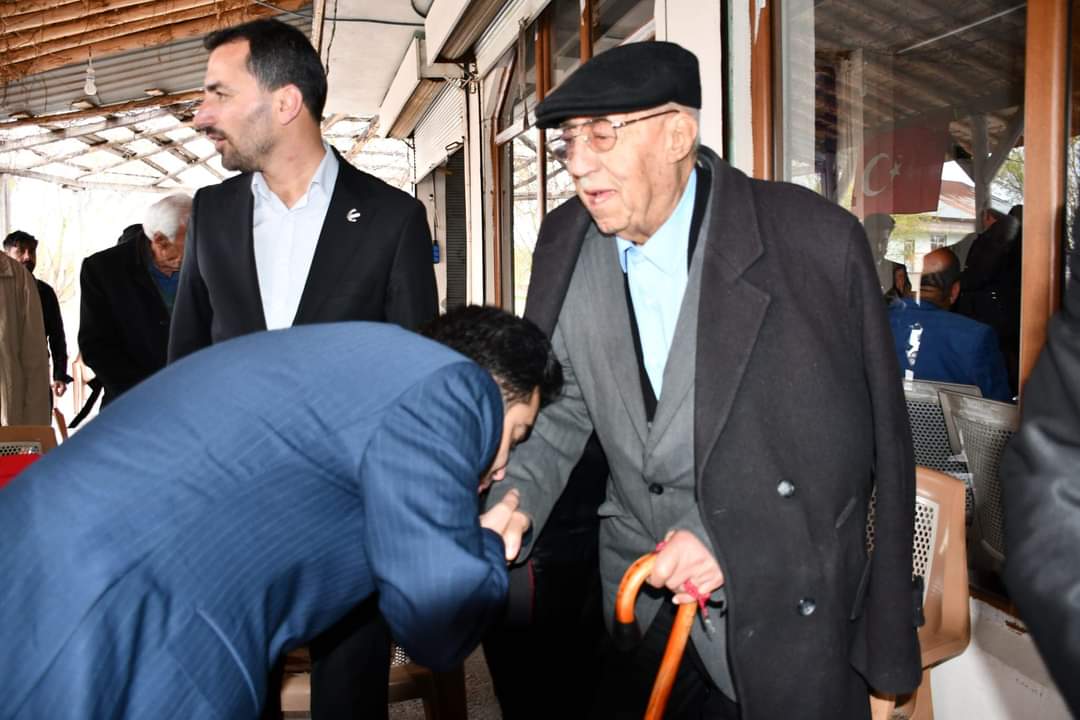hakkibulut49's tweet photo. 📍 Karaağaç'tayız.

İl Başkanımız Kerem Şen, Mv. Adayımız İrfan Çelik ve parti teşkilatımız, dostlarımı ile beraber Karaağaç beldemizi ziyaret edip bayramlaştık.

İlgi ve alakalarından dolayı Belediye başkanı Suphi Bayramoğlu ve belde sakinlerine teşekkür ederiz. https://t.co/rTk8yRcsQW