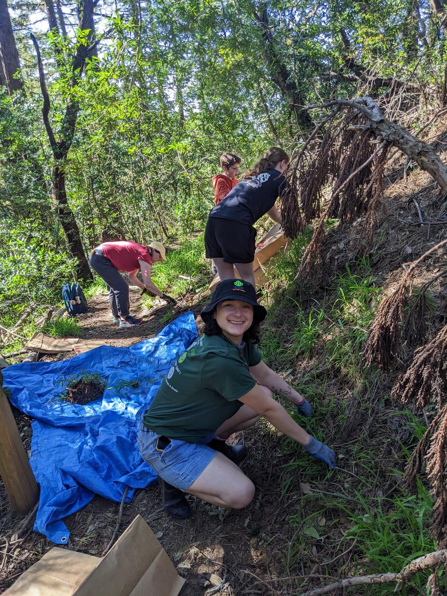 nickkord's tweet photo. Nice to get out and clean up in @Oakland for #earthday!Oakland’s Climate Action Corps Fellows were helping out all over town. @CalVolunteers https://t.co/Mh9kLAK9Ei