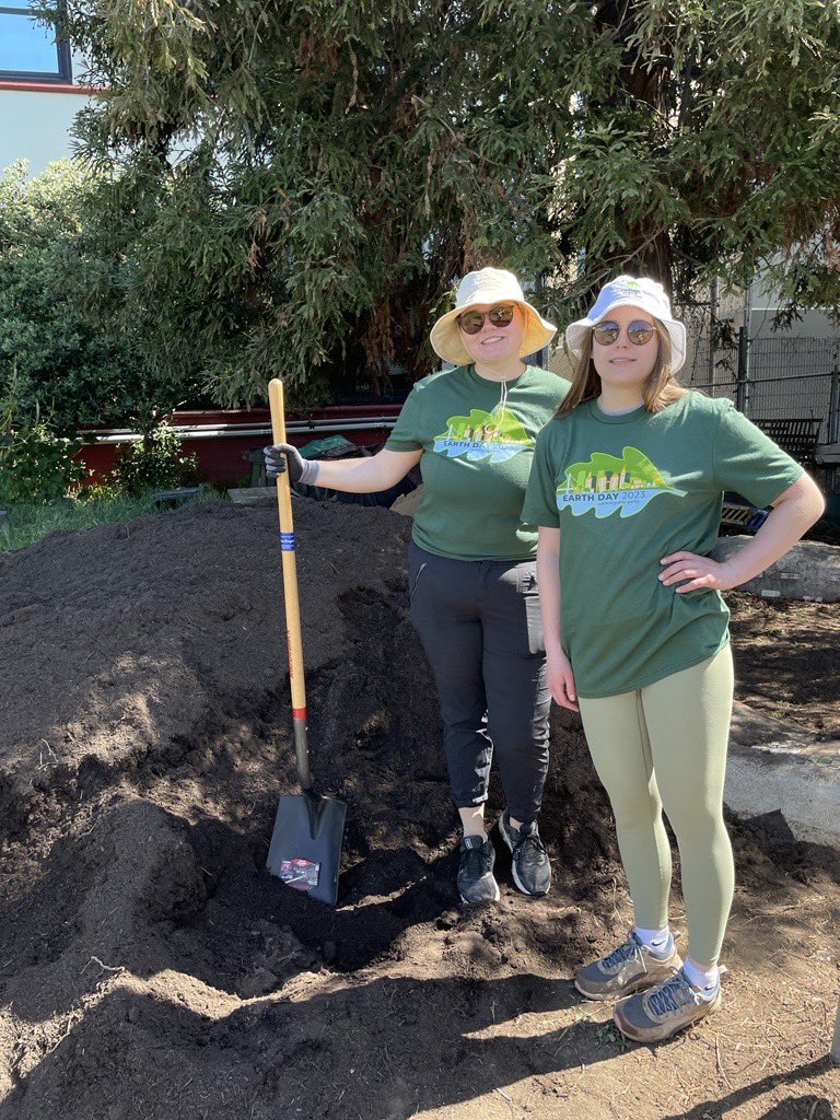 nickkord's tweet photo. Nice to get out and clean up in @Oakland for #earthday!Oakland’s Climate Action Corps Fellows were helping out all over town. @CalVolunteers https://t.co/Mh9kLAK9Ei