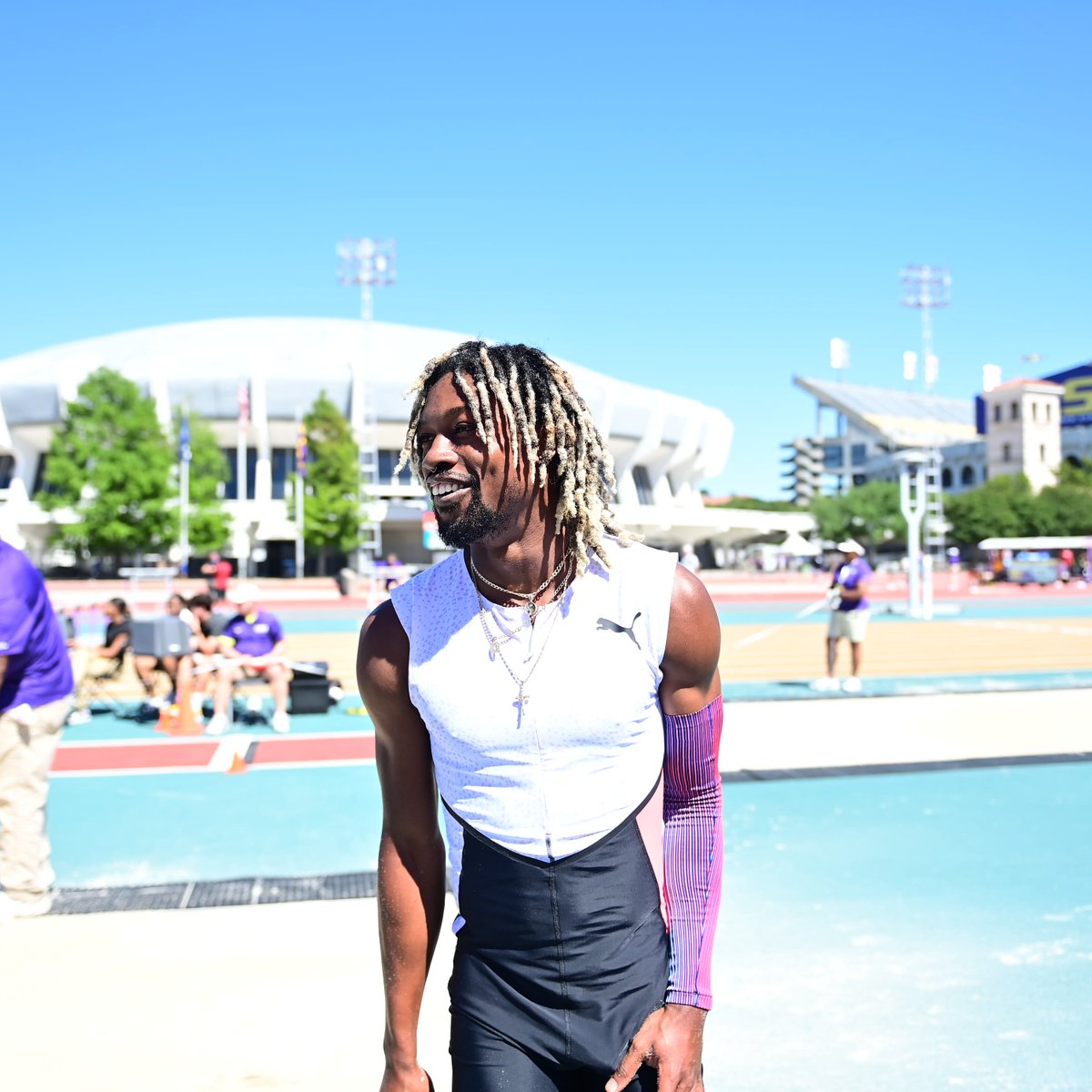 LSUTrackField's tweet photo. Men's Long Jump

Brandon Hicklin takes 🥈 with a mark of 25' 6.75" (7.79m)! Right behind him was Tiger alum Rayvon Grey with a mark of 7.76m.

#GeauxTigers | 📊 https://t.co/eBsqJNtHHr https://t.co/VSJPGDKsWh