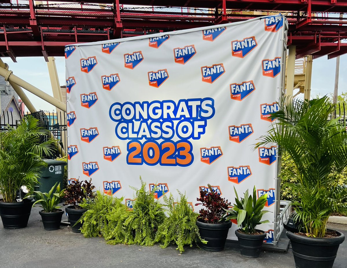 MrsRoop1's tweet photo. @FHH_FalconFury Class of 2023 had a blast at GradBash 2023! Had such a fun time and I am so proud of my students! #classsponsor #universalstudios https://t.co/RI6PT1k4tK