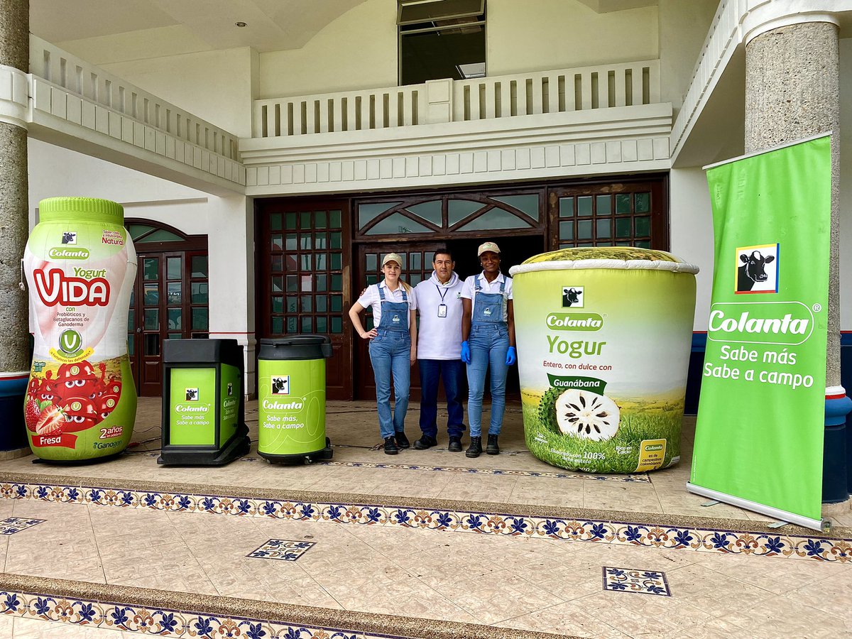 FortalezaFC_Of's tweet photo. Que rico cuando llegan visitas a la casa. 😍 Menos mal había barrido y tendido la cama. 🧹🛏️
@ColantaOficial #AllenNutrition
Patrocinadores Oficiales del #Forta 😎 https://t.co/7wl0dRhxmG